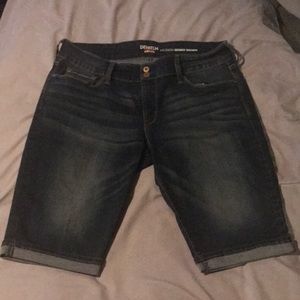 Denizen from Levi’s modern skinny short